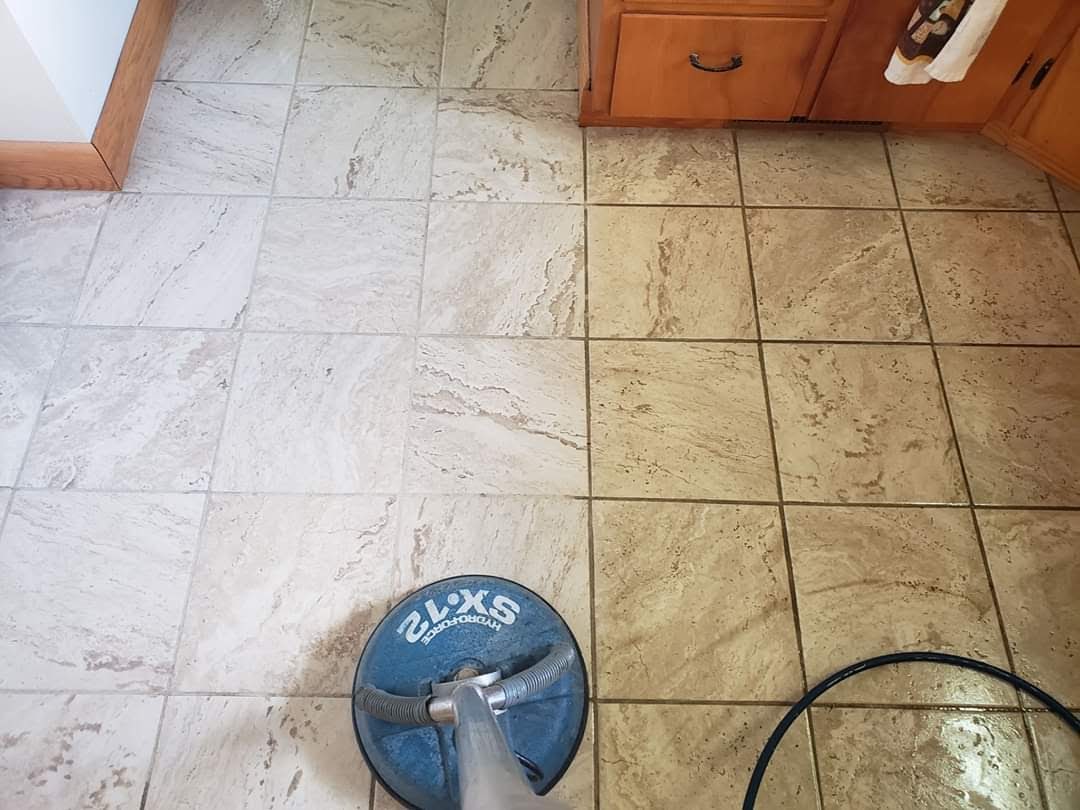 Tile cleaning machine